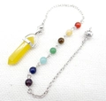 Gele kristallen zeshoekige hanger met zeven chakra-stenen aan een zilveren ketting - B21-Citrien
