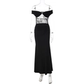 Details von eleganter schwarzer Spitzen-Patchwork und rückenfreiem Design am langen Kleid - S / Schwarz