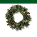 Detalle de corona navideña con agujas de pino artificiales bayas y tamaño de 60cm - Corona de Agujas de Pino de 60cm Con Bayas Rojas y Piñas