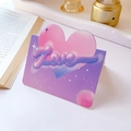 Biglietto d'auguri a cuore sfumato rosa e viola con scritta Love in rilievo - Pianeta Viola 01