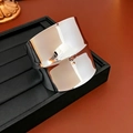 Brazalete ancho de plata pulida con diseño minimalista irregular y acabado espejo - Brazalete Ancho Espejo Irregular (HB1902) / Plateado