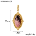 Dettaglio di un ciondolo dorato vintage 2,5x1,4cm con pietra rosa ovale e trama nera - Ciondolo ovale / Oro-Rosa Texturizzato