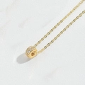 Collana a catena O dorata con ciondolo a cilindro decorato con pietre di zircone bianco - Oro con Zirconia Completa