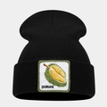 Detailaufnahme der schwarzen Strickmütze mit Durian-Stickerei und DURIAN-Schriftzug - Durian-Muster