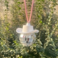 Disco-Spiegelkugel Auto-Anhänger mit weißem Cowboyhut und rosa Kordelband - Weißer Cowboyhut Schlüsselband-Stil (Anhänger 3)