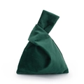 Détail macro d'un sac à nœud japonais en velours vert montrant la texture douce et l'anse - 22*31cm / Vert de Noël