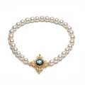 Elegante pulsera de perlas bañada en oro con piedra central iridiscente y circonitas - Flor Dorada