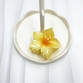 Elegant yellow flower hair claw clip with amber gradient on a white ceramic tray - Yellow (Five-petal Flower)
