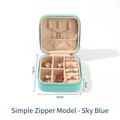 Boîte à bijoux de voyage en velours bleu ciel avec fermeture éclair et compartiments - Carré Bleu Ciel (Cuir PU)