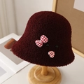 Chapeau bob en peluche rouge vin avec nœud à carreaux et nez en cœur sur support en bois - M (56-58cm) / 5080 Rouge Vin avec Nœud