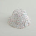 Detailansicht vom Baby-Sonnenhut mit rosa Blumenmuster und Spitze mit Schleife - 48cm (6-15 Monate) / Rosa