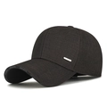 Herren Baseballkappe in Dunkelbraun mit silbernem Metall-Logo und Sport-Webband-Detail - Verstellbar / Kaffeebraun