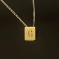 Halskette aus 18K vergoldetem Edelstahl mit quadratischem Anhänger und Buchstabe G - Halskette mit Anhänger / Buchstabe G