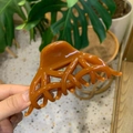 Elegante pinza per capelli ambra con finitura lucida e design sicuro a denti incrociati - Coda di Fenice a Farfalla / Caramello