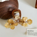 Elegante amberbruine bloem haarklem met strassteentjes voor een stijlvolle look - Lichtbruin
