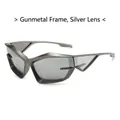 Futuristische Cat-Eye Sonnenbrille mit gunmetallfarbenem Rahmen und Silbergläsern - Gunmetal-Rahmen Silber Verspiegelte Gläser