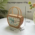 Dettaglio borsa in paglia fatta a mano con fiori, peso 475g, dimensioni 24x17x9,5cm - Piccolo Motivo a Orchidea / 24cm