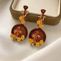 Orecchini vintage a liuto con rosa gialla e cristalli incastonati oro e marrone - Pipa Caffè Giallo (Ago d'Argento) / Base Oro Stile Caffè Giallo