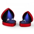 Scatola porta gioielli a LED rossa a forma di cuore con fodera in velluto nero - Alloggiamento per anello singolo / Rosso