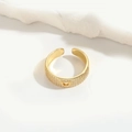 Verstelbare goudkleurige ring met hartuitsparing en glinsterende zirkoniasteentjes - Hol klein hartje / Goud