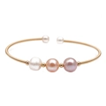 Golden open cuff bracelet with three colored pearls and a spring texture design - Spring Texture Tri-Color Pearl Style (ZZ-0013)