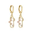 Detailaufnahme von Goldohrringen mit rosa Augenmotiven und Mondanhängern - Gold (Rosa Böser Blick)