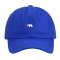 Détail d'une casquette bleue royale avec broderie ours polaire blanc et texture en coton - Bleu Saphir