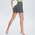 Pantaloncini yoga grigi senza cuciture a vita alta con effetto scrunch butt per fitness - S / Marrone Cachi