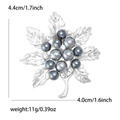 Broche raisin élégante argent mat avec perles grises et cristaux, dimensions 4,4x4,0 cm - Argent Mat