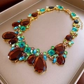 Dettaglio della collana dorata con cristalli colorati a goccia e base in metallo - Collana Con Gemme a Goccia d'Acqua e Quadrate Multicolore (23#) / Oro-Marrone