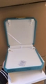 Scatola ottagonale in velluto blu pavone per collane con interno color crema - Velluto Ottagonale con Bottone automatico / Azzurro