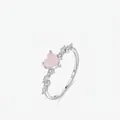 S925 Silberring mit rosa Herzstein und funkelnden Kristallen auf weißem Hintergrund - US Größe 5 / 925 Sterlingsilber