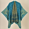 Scialle in maglia blu con motivi paisley dorati e trama morbida raffinata - Palazzo Classico Ciano