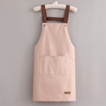 Tablier imperméable rose avec bretelles marron et double poche avant pour cuisine - Style de base / Rose Fumé