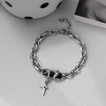 Dettaglio del bracciale argento a doppia catena con gemma nera e ciondolo a forma di croce - Braccialetto (18+5cm) / Zircone Nero Argento