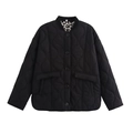 Détail de la veste matelassée noire avec doublure léopard et boutons sur le devant - S / Noir