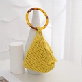 Sac à main en coton tissé jaune avec anse en résine ambre et détail de gland chic - Jaune