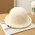 Elegante gorro cloché de punto blanco crema para mujer con diseño de ala enrollada - Blanco Roto
