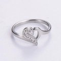 Anillo de corazón en acero inoxidable plateado con circonitas y diseño minimalista - US 6 / Color Acero