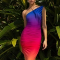 Robe sexy à une épaule dégradée avec coupe moulante et design froncé élégant - S / Dégradé