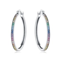 Vue détaillée de grandes créoles argentées serties de zircons cubiques multicolores - Boucles d'Oreilles Dégradées Arc-en-Ciel 4065