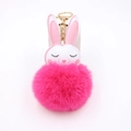 Dettaglio del portachiavi a coniglio in peluche rosa con morbida pelliccia ecologica - Portachiavi d'Oro / Rosa Rossa