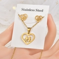 Primer plano de conjunto de collar y pendientes de corazón en acero inoxidable dorado - Estilo Silueta de Figura (TT-077)