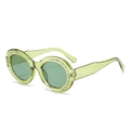 Lunettes de soleil ovales vert clair avec strass blancs sur monture plastique, vue à 45° - C3 Monture Verte Translucide Verres Verts