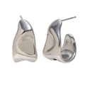 Pendientes geométricos plateados irregulares con textura de metal fluido en blanco - Pendientes Trapezoide de Rejilla Irregular con Textura de Papel de Aluminio / Color Acero