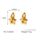 Dettaglio di orecchini a stella dorati con dimensioni 1,3 cm x 2,0 cm e peso indicato - Stile di Stella (HC-E10518)