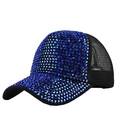 Dettaglio dei brillantini scintillanti sul davanti blu navy di un berretto a rete traspirante - Regolabile / Nero Strass Blu AB