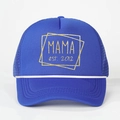 Μπλε καπέλο trucker με χρυσό τύπωμα MAMA est. 2012 και λευκή διακοσμητική σχοινί - Ένα μέγεθος / Βασιλικό Μπλε