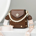 Mini bolso bandolera marrón tejido para mujer con cadena de perlas y correa ancha - Caqui oscuro