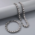 Vista detallada del conjunto de collar y pulsera de cadena bizantina de acero plata - Collar / Color Acero